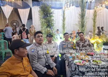 Jaga Jakarta Jaga Bekasi On The Spot di Muktijaya, Bhabinkamtibmas Ajak Warga Jaga Lingkungan dan Tertib Berlalu Lintas