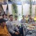 Jaga Jakarta Jaga Bekasi On The Spot di Muktijaya, Bhabinkamtibmas Ajak Warga Jaga Lingkungan dan Tertib Berlalu Lintas