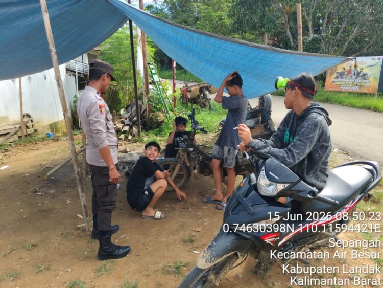 Sentuhan Humanis  Polisi Sambangi Pemuda di Sepangah, Cegah Kejahatan Lewat Dialog Akrab