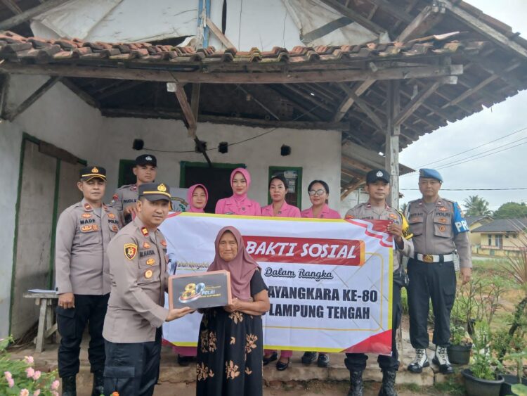 Sambut Hari Bhayangkara ke-80, Polsek Seputih Raman Anjangsana dan Salurkan Bansos untuk Purnawirawan serta Warga Prasejahtera