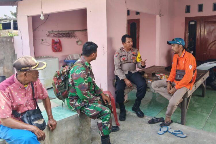DDS di Sukaraja, Bhabinkamtibmas dan Babinsa Gelar Jaga Bekasi on The Spot Himbau Waspada Curanmor hingga Penipuan Online