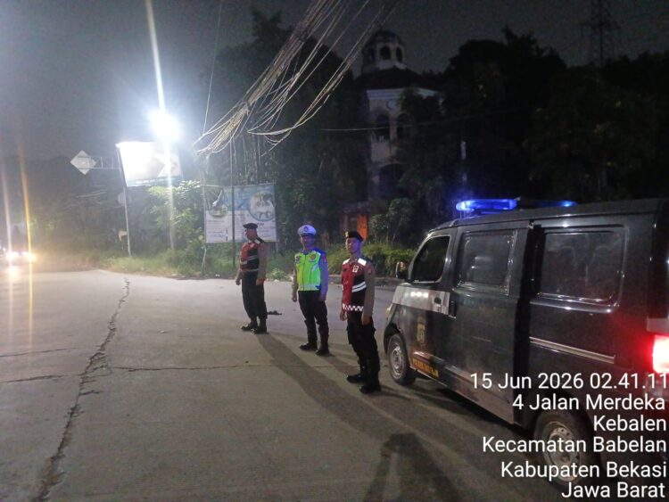 Jaga Jakarta Jaga Bekasi, Patroli Biru Polsek Babelan Pantau Taman Kebalen Indah Saat Dini Hari