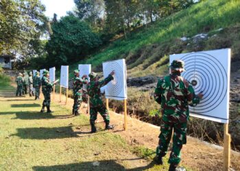 Asah Naluri Tempur, Prajurit Kodim 0724/Boyolali Tingkatkan Kemampuan Menembak