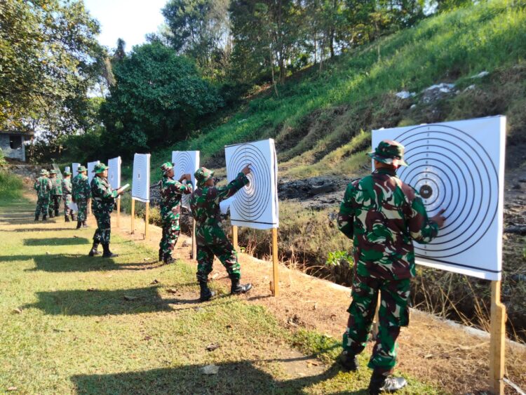 Asah Naluri Tempur, Prajurit Kodim 0724/Boyolali Tingkatkan Kemampuan Menembak