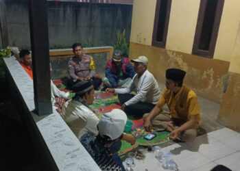 Jaga Jakarta Jaga Bekasi, Ngopi Kamtibmas di Sukawijaya, Bhabinkamtibmas Ajak Warga Waspadai Curanmor hingga Penipuan Online