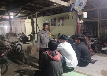 Jaga Jakarta Jaga Bekasi, Bhabinkamtibmas Jayalaksana Kontrol Poskamling, Ajak Warga Perkuat Keamanan Lingkungan
