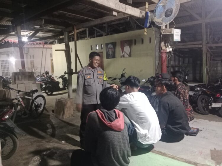 Jaga Jakarta Jaga Bekasi, Bhabinkamtibmas Jayalaksana Kontrol Poskamling, Ajak Warga Perkuat Keamanan Lingkungan