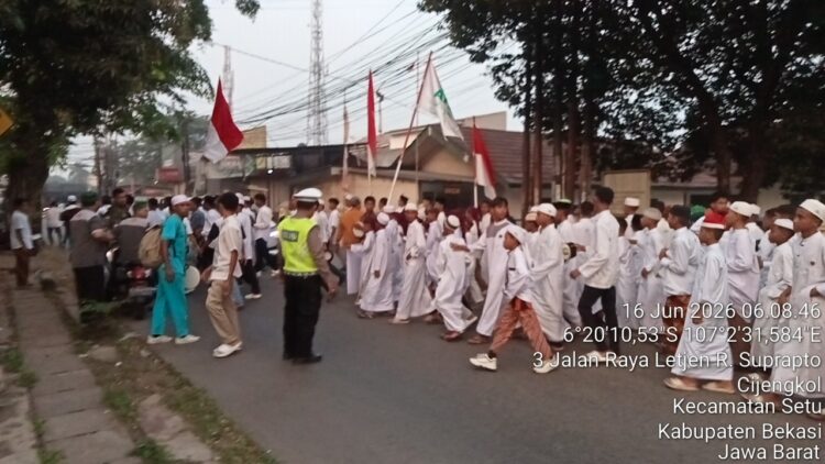 Polsek Setu Gelar Pelayanan Pengamanan Pawai Ta’aruf Santri Ponpes Nuu Waar Sambut Tahun Baru Islam 1448 H