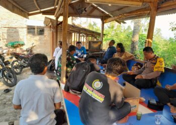 Jaga Jakarta Jaga Bekasi, Bhabinkamtibmas Bantarsari Sambangi Tokoh Masyarakat di Pebayuran