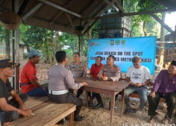 Jaga Jakarta Jaga Bekasi, Kapolsek Setu Sambangi Warga Ragemanunggal Lewat Jaga Bekasi On The Spot