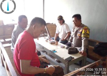 Menjelang Pilkades Burangkeng, Bhabinkamtibmas Rangkul Tomas Jaga Desa Tetap Sejuk