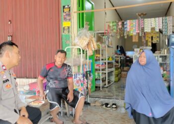 Dari Mega Regency, Bhabinkamtibmas Ajak Warga Sukasari Jaga Lingkungan dan Bijak Bermedia Sosial