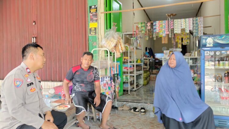Dari Mega Regency, Bhabinkamtibmas Ajak Warga Sukasari Jaga Lingkungan dan Bijak Bermedia Sosial