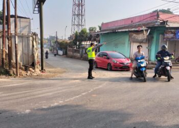 Jaga Jakarta Jaga Bekasi, Polsek Setu Hadir di Jalur Setu–Cileungsi Bantu Lancarkan Arus Pagi