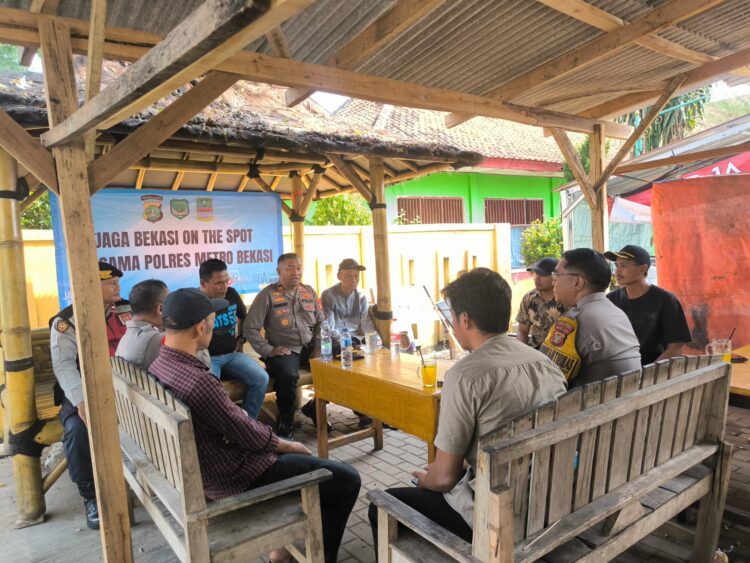 Jaga Jakarta Jaga Bekasi On The Spot, Wakapolsek Serang Baru Serap Aspirasi Warga Jayasampurna