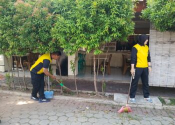 Sambut HUT Bhayangkara ke-80, Polsek Cikarang Selatan Gelar Bakti Religi dan Bersih-Bersih Masjid Al Barkah