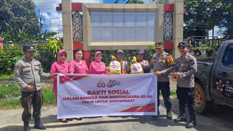 Jumat Berkah di Ngabang Senyum Warga Hilir Kantor, Raja, dan Hilir Tengah Warnai Hari Bhayangkara ke-80