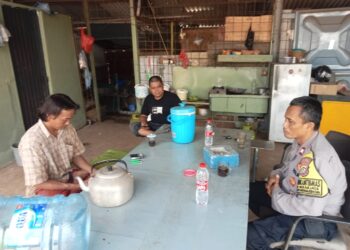Patroli Dialogis Jaga Jakarta Jaga Bekasi On The Spot, Bhabinkamtibmas Sambangi Warga Mekarjaya