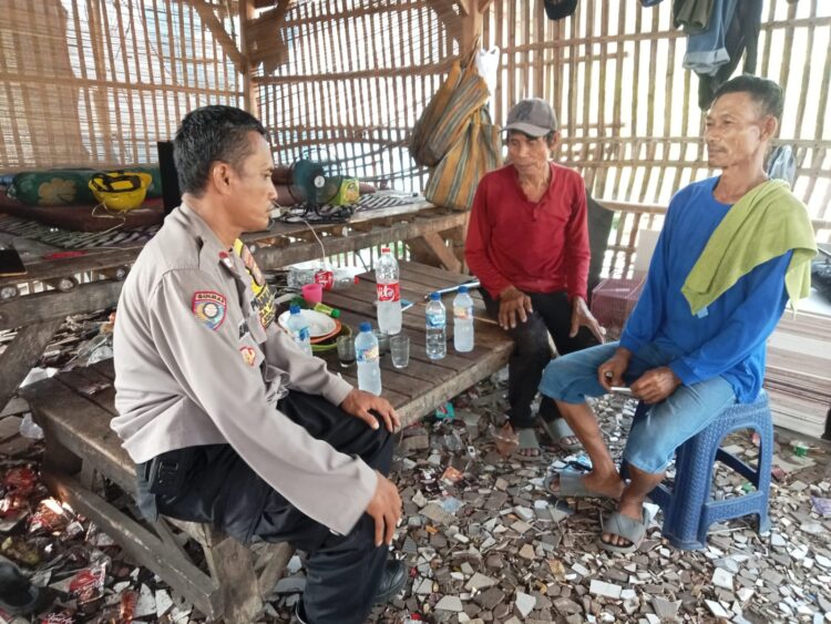 Jaga Jakarta Jaga Bekasi On The Spot, Bhabinkamtibmas Mekarjaya Sambangi Warga Kampung Babakan