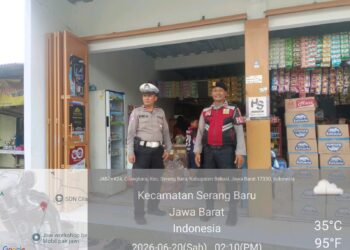 Patroli Preventif Jalan Kaki, Polsek Serang Baru Sambangi UMKM dan Toko Sembako di Cilangkara