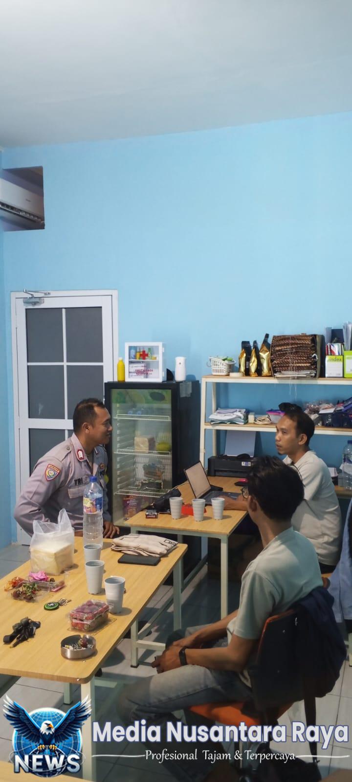Jaga Jakarta Jaga Bekasi On The Spot, Bhabinkamtibmas Kertasari Sambangi Karyawan SPPG Babakan Pasar