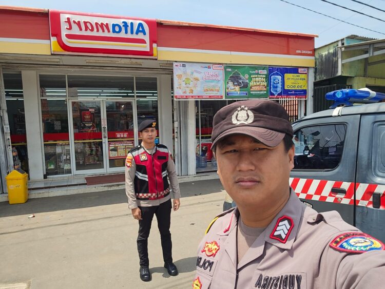 Patroli Dialogis Polsek Cabangbungin Sambangi Alfamart Lenggah Jaya, Cegah 3C hingga Balap Liar