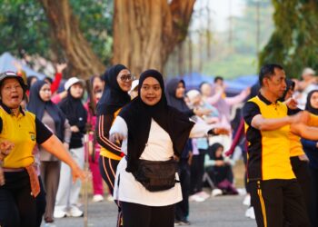 Senam Bersama, Jaga Generasi: Kapolres Metro Bekasi Serukan Rumah Jadi Benteng Anak