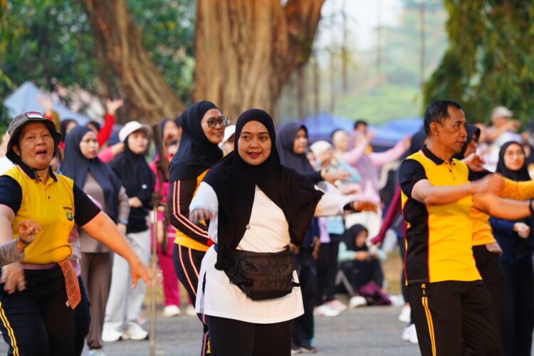 Senam Bersama, Jaga Generasi: Kapolres Metro Bekasi Serukan Rumah Jadi Benteng Anak