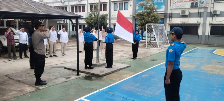 Police Goes to School Polsek Cikarang Pusat Bangun Karakter Pelajar SMK Dewantara 2