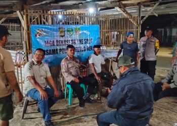 Jaga Jakarta Jaga Bekasi On The Spot, Polsek Tambelang Ajak Warga Kampung Wates Hidupkan Satkamling