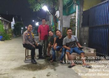 Bhabinkamtibmas Babelan Kota Ajak Warga Villa Gading Harapan Hidupkan Ronda Malam