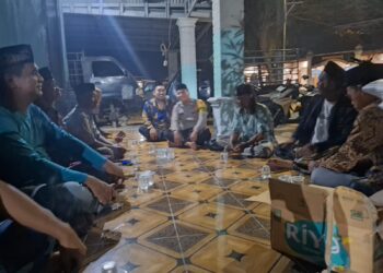 Bhabinkamtibmas Cabangbungin Hadiri Tahlil dan Sampaikan Pesan Kamtibmas di Setialaksana