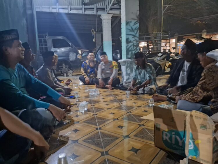 Bhabinkamtibmas Cabangbungin Hadiri Tahlil dan Sampaikan Pesan Kamtibmas di Setialaksana