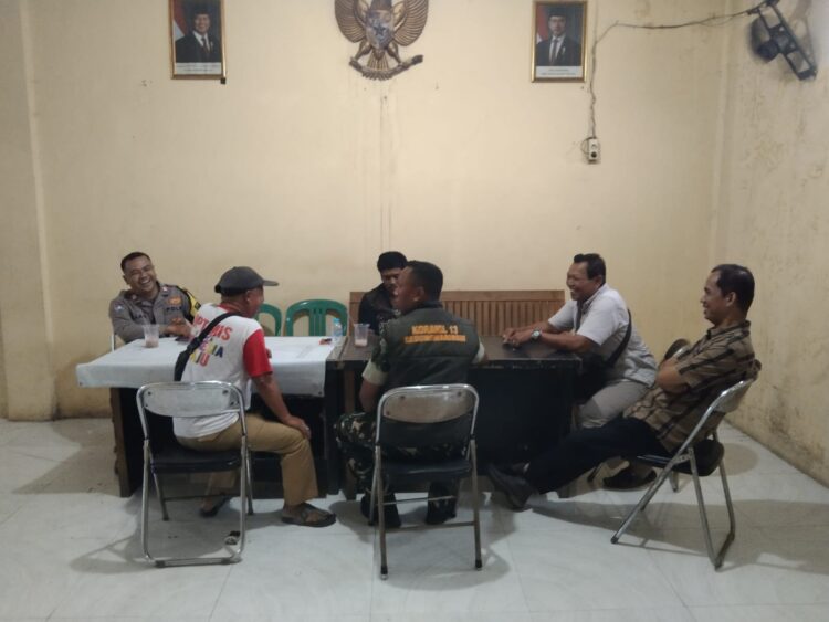 Jaga Jakarta Jaga Bekasi, Bhabinkamtibmas dan Babinsa Perkuat Sinergi Kamtibmas di Desa Bojongsari