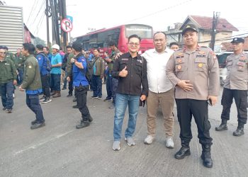 Polsek Cikarang Barat Amankan Keberangkatan Ratusan Massa KSPSI ke RS Bhayangkara Lemdiklat Polri