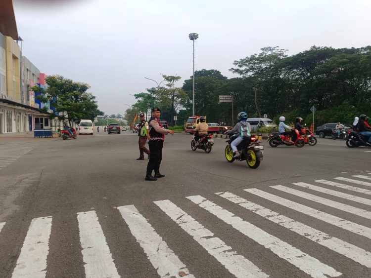 Metro Bekasi: Yanmas Pagi Sat Samapta, Arus di Pertigaan Eco Water dan Penyeberangan Universitas President Jababeka Tetap Terlayani