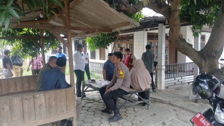 Polsek Tambun Selatan Dampingi Pendataan Bangunan untuk Rencana Pengendalian Banjir Kali Bekasi di Sriamur