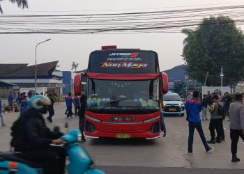 Ratusan Buruh Berangkat dari Cikarang Timur Ikuti Bakti Kesehatan HUT Bhayangkara ke-80