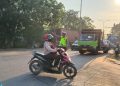 Jaga Jakarta Jaga Bekasi, Polsek Serang Baru Kawal Mobilitas Pagi di Jalur KH. Raden Ma’mun Nawawi