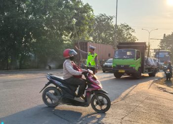 Jaga Jakarta Jaga Bekasi, Polsek Serang Baru Kawal Mobilitas Pagi di Jalur KH. Raden Ma’mun Nawawi