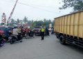 Jaga Jakarta Jaga Bekasi, Polsek Cikarang Timur Kawal Kelancaran Arus di Perlintasan KA Kojengkang