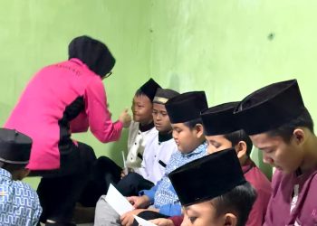 Bakti Sosial Hari Bhayangkara ke-80, Kapolres Metro Bekasi Dampingi Ibu Kapolda Sambangi Asrama Yatim, Piatu dan Duafa