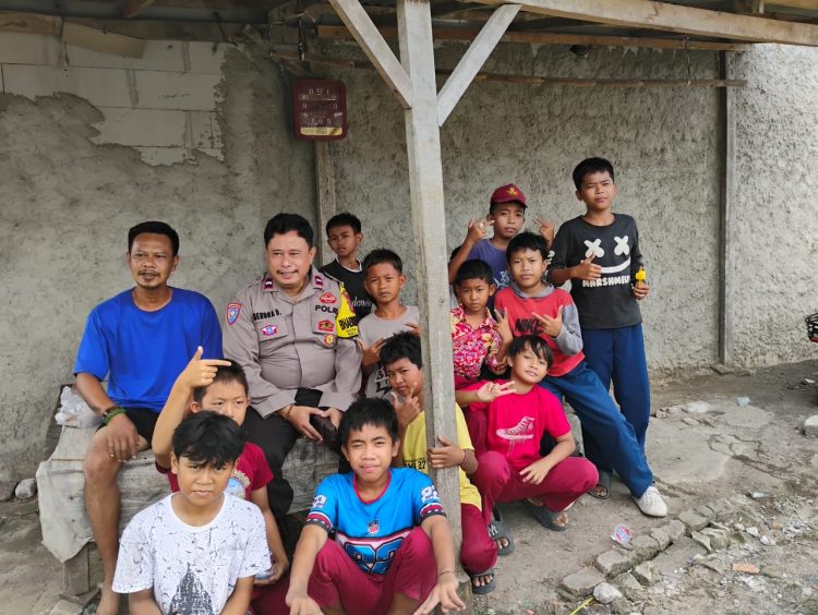 Jaga Jakarta Jaga Bekasi, Bhabinkamtibmas Tambelang Sambangi Warga Sukarapih