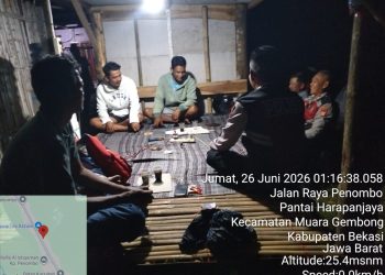 Jaga Jakarta Jaga Bekasi, Patroli Biru Polsek Muara Gembong Sambangi Pos Ronda Warga