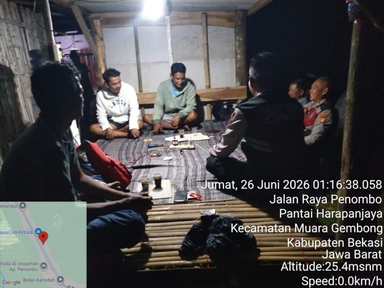 Jaga Jakarta Jaga Bekasi, Patroli Biru Polsek Muara Gembong Sambangi Pos Ronda Warga