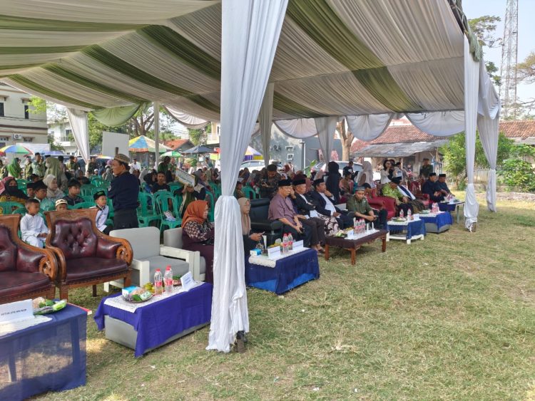 Santunan Akbar Lebaran Anak Yatim Satukan Kepedulian Warga Kedungwaringin