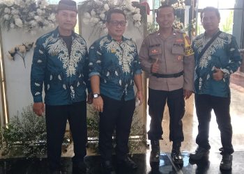 Jaga Jakarta Jaga Bekasi, Bhabinkamtibmas Serang Baru Hadir di Resepsi Warga Sukaragam dan Sampaikan Pesan Kamtibmas