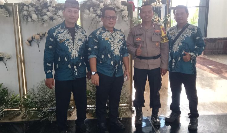 Jaga Jakarta Jaga Bekasi, Bhabinkamtibmas Serang Baru Hadir di Resepsi Warga Sukaragam dan Sampaikan Pesan Kamtibmas