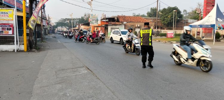 Jaga Jakarta Jaga Bekasi, Polsek Serang Baru Perkuat Pengaturan Pagi di Jalur KH. Raden Ma’mun Nawawi