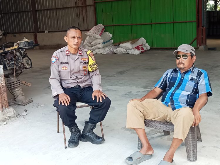 Jaga Jakarta Jaga Bekasi, Bhabinkamtibmas Kedungwaringin Pererat Silaturahmi dan Kamtibmas Bersama Warga Mekarjaya